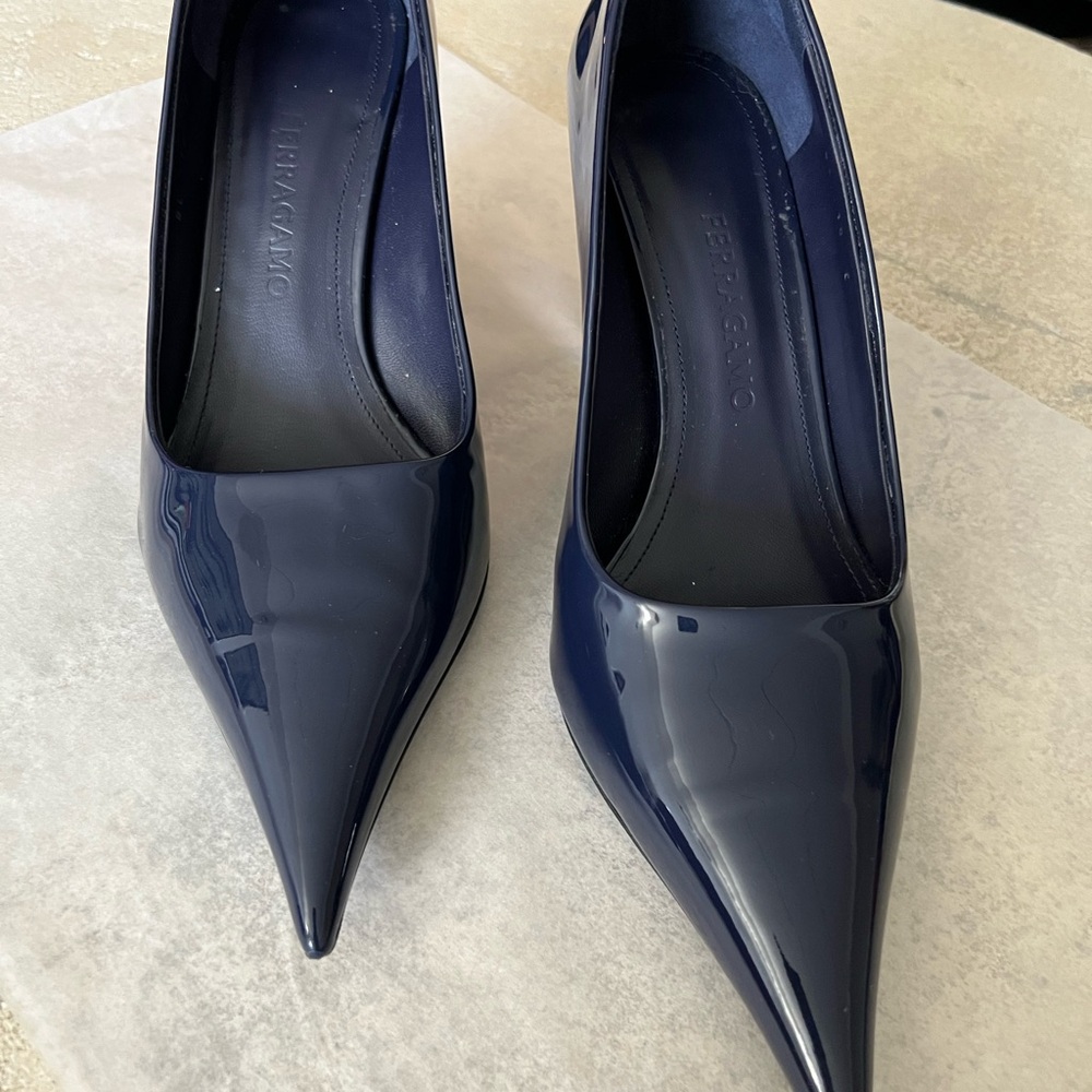 Salvatore Ferragamo Dark Navy Pointed Heels in a size 10 Medium…EUC - Picture 11 of 15
